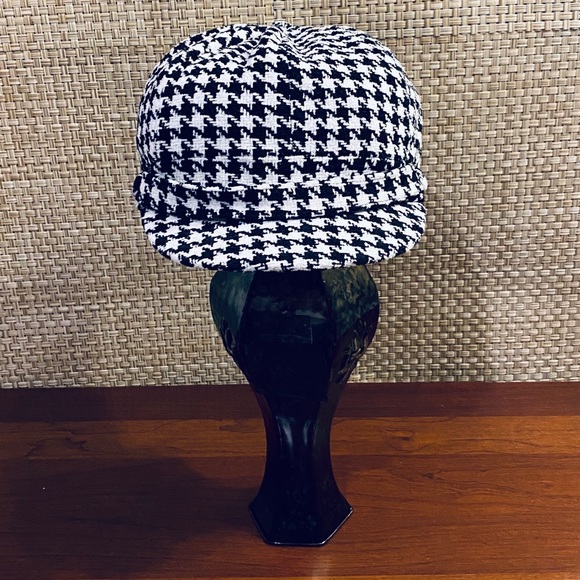Charter Club Accessories - NWOT Black & White Soft Houndstooth Newsboy Cap